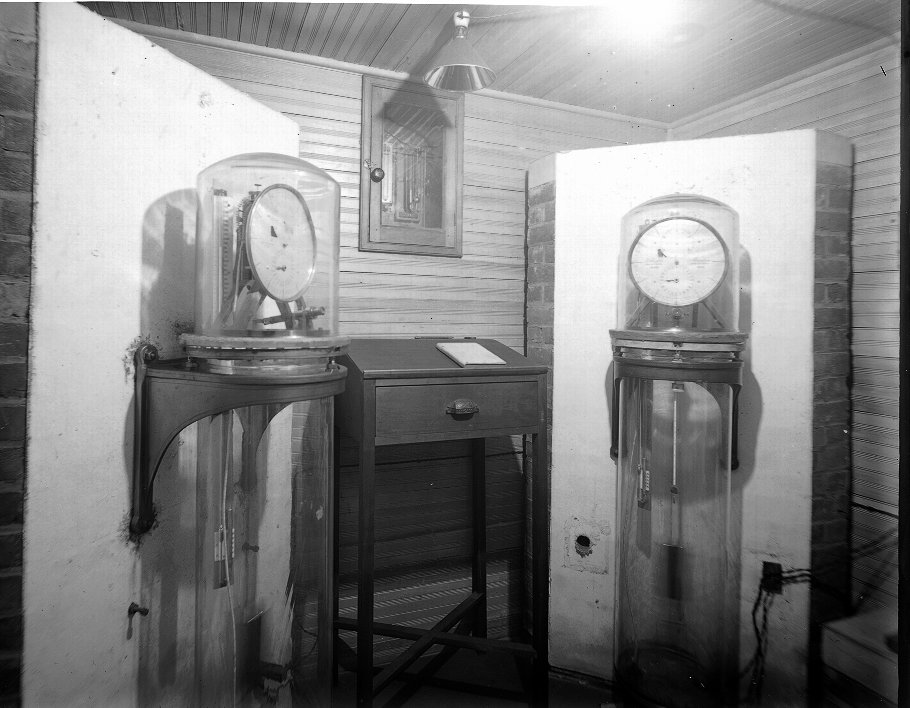Reifler precision pendulum clocks, c.1910